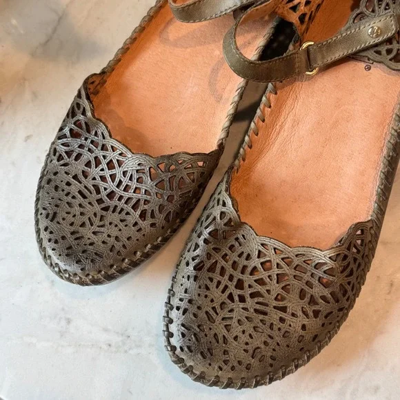 Pikolinos Mary Jane Flats Womens 38 Olive Green Leather Laser Cut Boho *Read - Picture 7 of 11